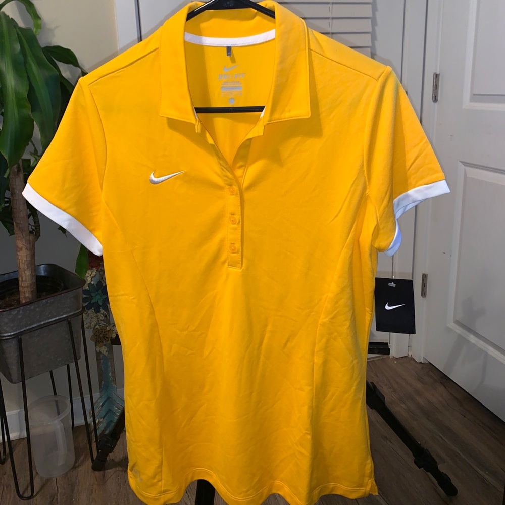 NWT NIKE POLO 🌺